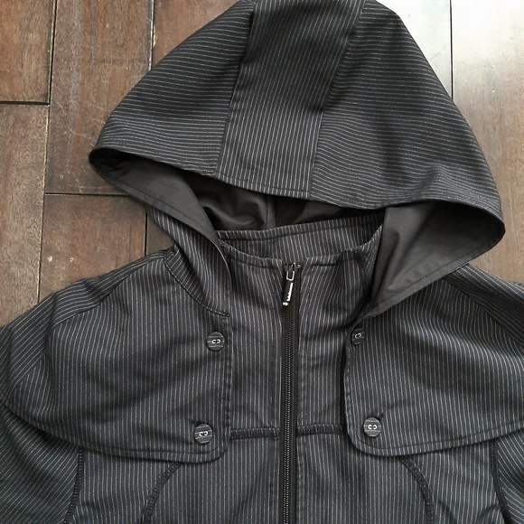 Lululemon Fitness Capelet Jacket Size 6 - Picture 2 of 5